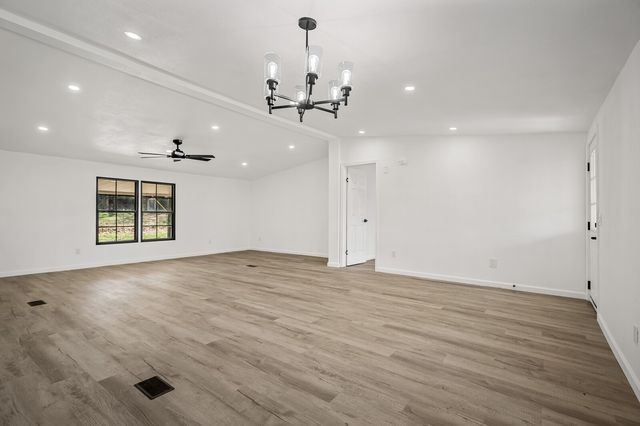 1030 Lena Rosson Rd, Chapmansboro, TN 37035