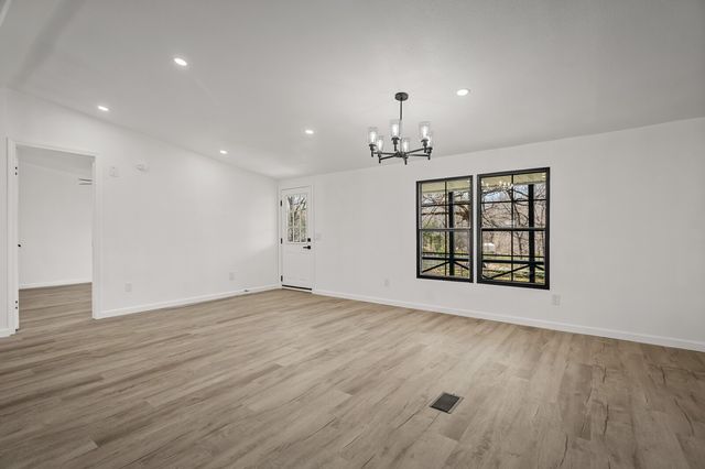 1030 Lena Rosson Rd, Chapmansboro, TN 37035