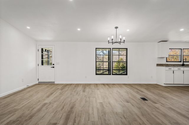 1030 Lena Rosson Rd, Chapmansboro, TN 37035