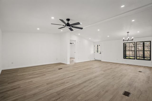 1030 Lena Rosson Rd, Chapmansboro, TN 37035