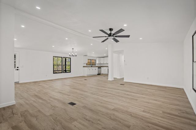 1030 Lena Rosson Rd, Chapmansboro, TN 37035