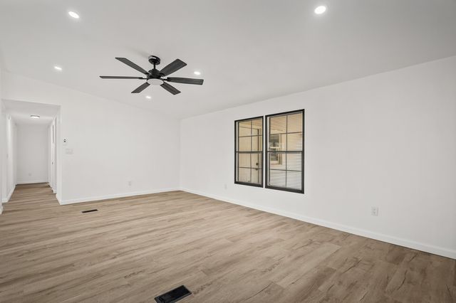 1030 Lena Rosson Rd, Chapmansboro, TN 37035