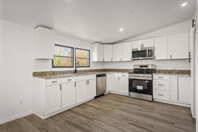 1030 Lena Rosson Rd, Chapmansboro, TN 37035