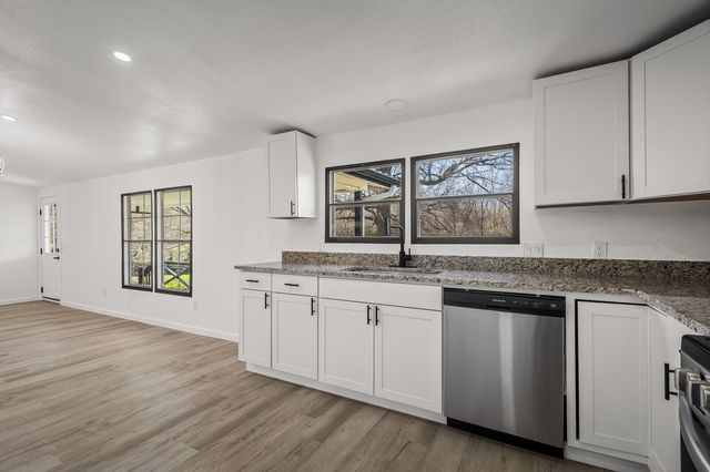 1030 Lena Rosson Rd, Chapmansboro, TN 37035