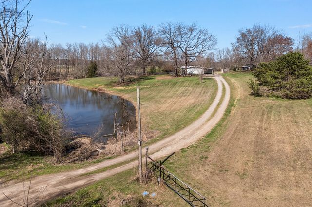 1030 Lena Rosson Rd, Chapmansboro, TN 37035