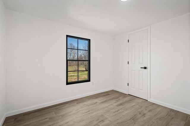 1030 Lena Rosson Rd, Chapmansboro, TN 37035