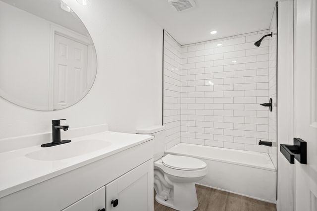 1030 Lena Rosson Rd, Chapmansboro, TN 37035