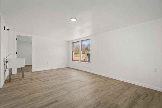 1030 Lena Rosson Rd, Chapmansboro, TN 37035