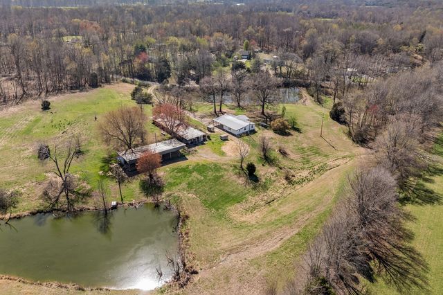 1030 Lena Rosson Rd, Chapmansboro, TN 37035