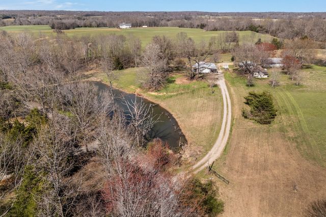 1030 Lena Rosson Rd, Chapmansboro, TN 37035