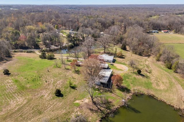 1030 Lena Rosson Rd, Chapmansboro, TN 37035