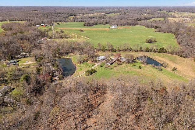 1030 Lena Rosson Rd, Chapmansboro, TN 37035