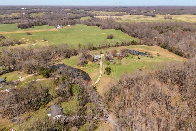 1030 Lena Rosson Rd, Chapmansboro, TN 37035