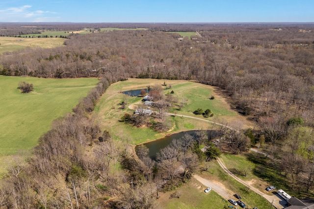 1030 Lena Rosson Rd, Chapmansboro, TN 37035