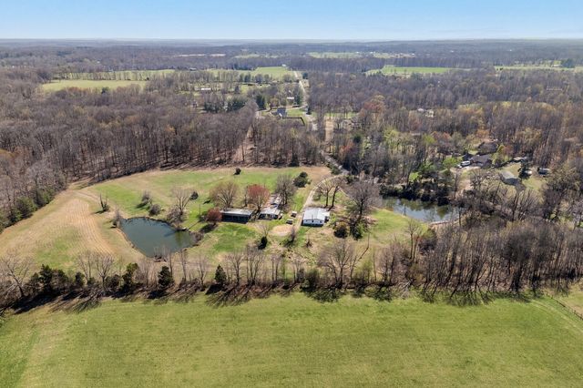 1030 Lena Rosson Rd, Chapmansboro, TN 37035