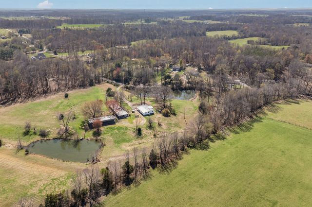 1030 Lena Rosson Rd, Chapmansboro, TN 37035