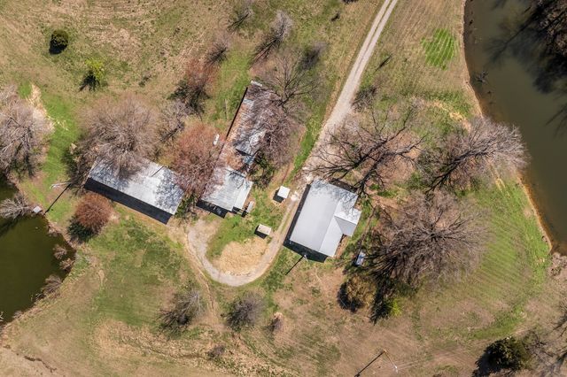 1030 Lena Rosson Rd, Chapmansboro, TN 37035