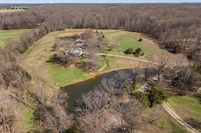 1030 Lena Rosson Rd, Chapmansboro, TN 37035