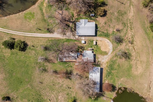 1030 Lena Rosson Rd, Chapmansboro, TN 37035