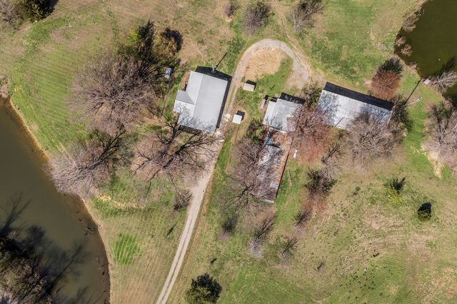 1030 Lena Rosson Rd, Chapmansboro, TN 37035