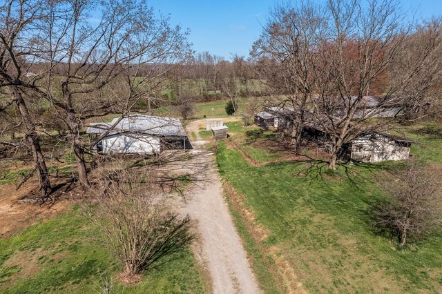 1030 Lena Rosson Rd, Chapmansboro, TN 37035