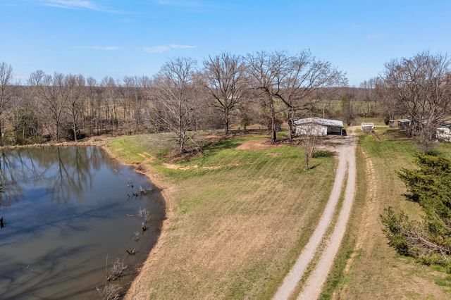 1030 Lena Rosson Rd, Chapmansboro, TN 37035