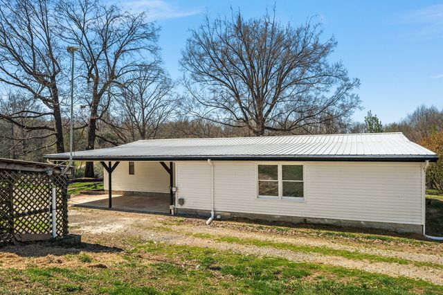 1030 Lena Rosson Rd, Chapmansboro, TN 37035