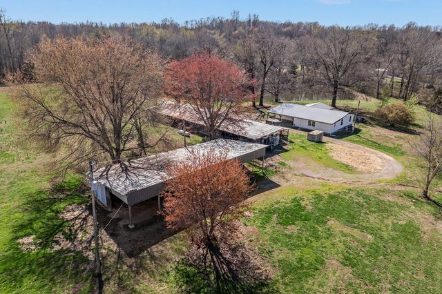 1030 Lena Rosson Rd, Chapmansboro, TN 37035