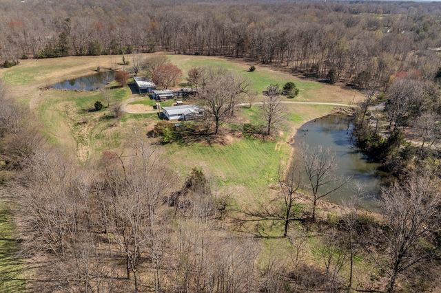 1030 Lena Rosson Rd, Chapmansboro, TN 37035