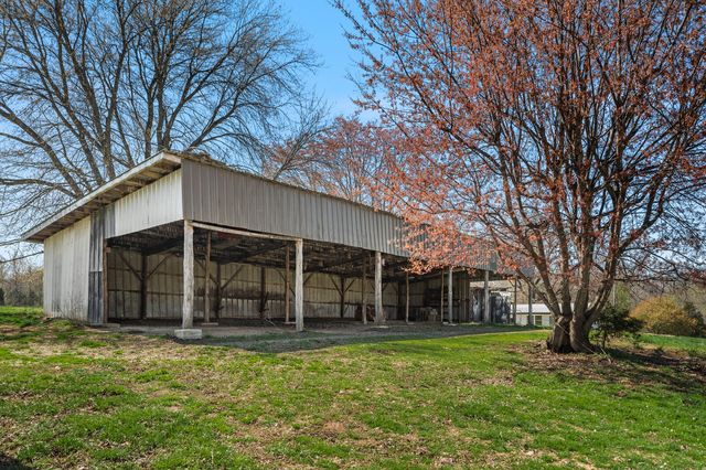 1030 Lena Rosson Rd, Chapmansboro, TN 37035