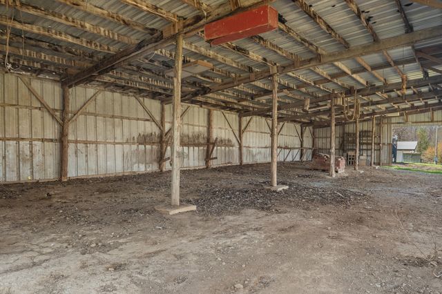 1030 Lena Rosson Rd, Chapmansboro, TN 37035