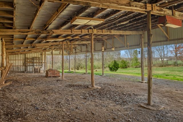 1030 Lena Rosson Rd, Chapmansboro, TN 37035