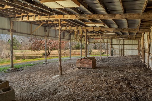 1030 Lena Rosson Rd, Chapmansboro, TN 37035