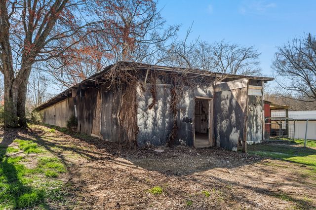 1030 Lena Rosson Rd, Chapmansboro, TN 37035