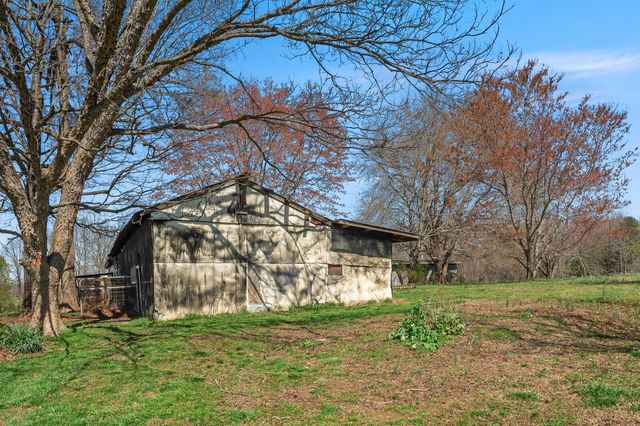 1030 Lena Rosson Rd, Chapmansboro, TN 37035