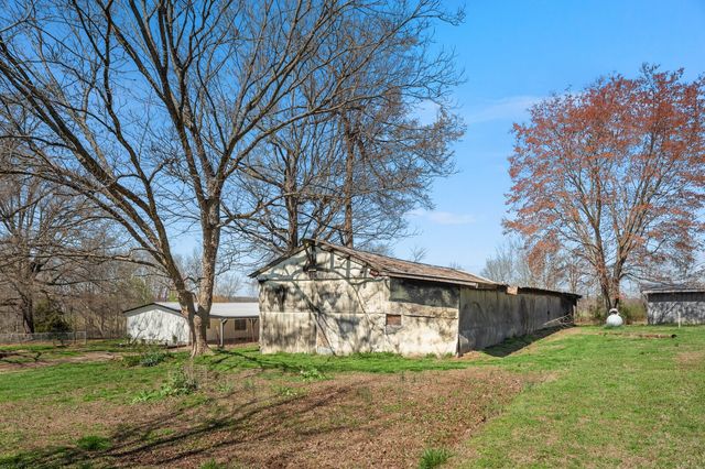 1030 Lena Rosson Rd, Chapmansboro, TN 37035