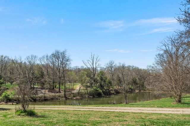 1030 Lena Rosson Rd, Chapmansboro, TN 37035