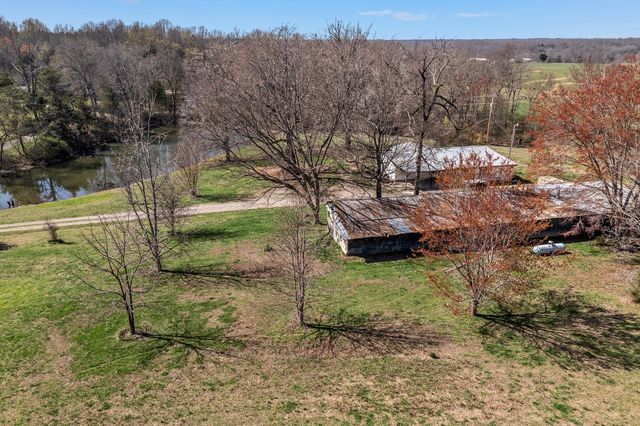 1030 Lena Rosson Rd, Chapmansboro, TN 37035