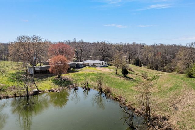 1030 Lena Rosson Rd, Chapmansboro, TN 37035