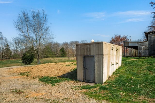 1030 Lena Rosson Rd, Chapmansboro, TN 37035