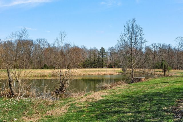 1030 Lena Rosson Rd, Chapmansboro, TN 37035