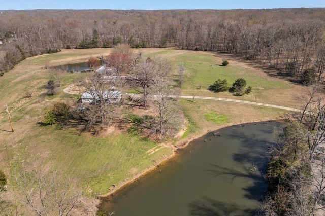 1030 Lena Rosson Rd, Chapmansboro, TN 37035