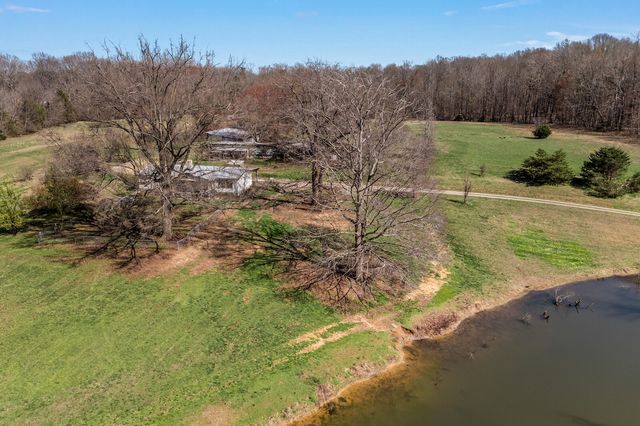 1030 Lena Rosson Rd, Chapmansboro, TN 37035