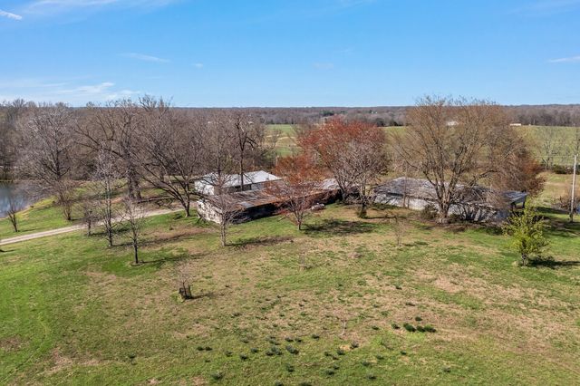 1030 Lena Rosson Rd, Chapmansboro, TN 37035