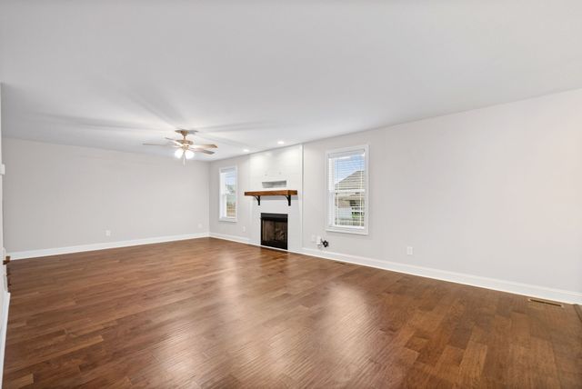 1304 Apple Blossom Rd, Clarksville, TN 37042