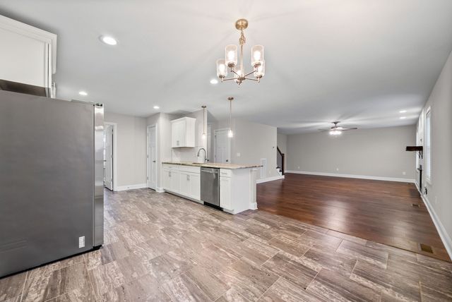 1304 Apple Blossom Rd, Clarksville, TN 37042