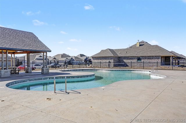 10726 S 281st East Avenue, Coweta, OK 74429