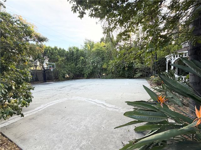 28 W Sycamore Avenue, Arcadia, CA 91006