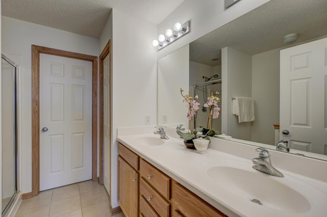 4333 Victor Path 3, Hugo, MN 55038