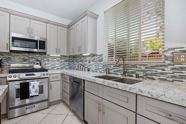 868 Panella Court, Oceanside, CA 92057